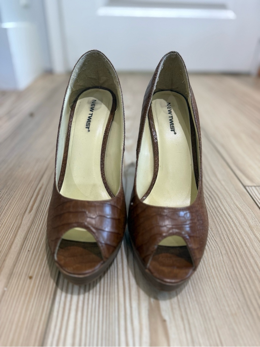 Brown Croc-Embossed Peep-Toe Stiletto‎ Heels - Picture 3 of 4